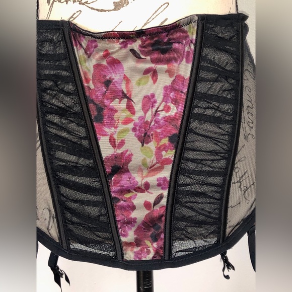 Rare vintage Victoria's Secret Waist Cincher/Garter Belt Size Medium - Picture 2 of 12